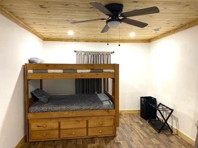 Modern Style, Arcade, Fire Pit, Pet Friendly Villa Pigeon Forge Exterior photo